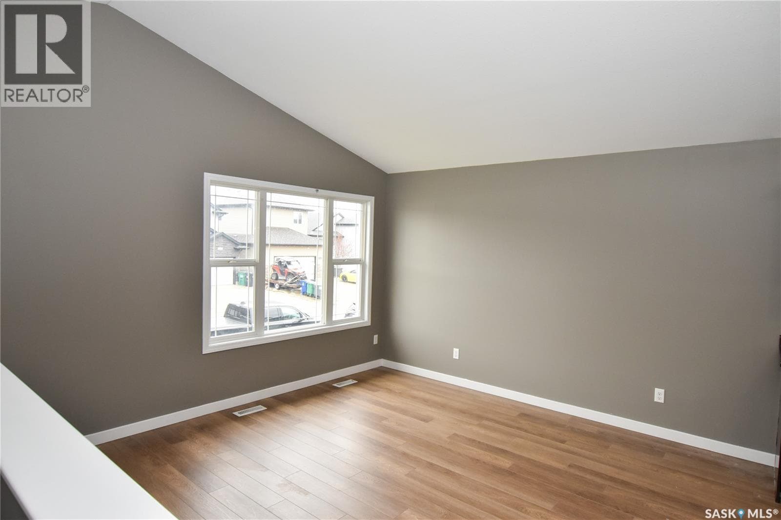 106 Geary CRESCENT — photo 5
