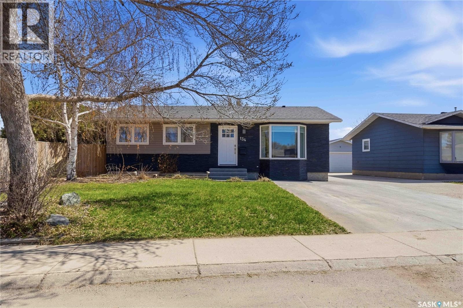 134 Russell ROAD — photo 2