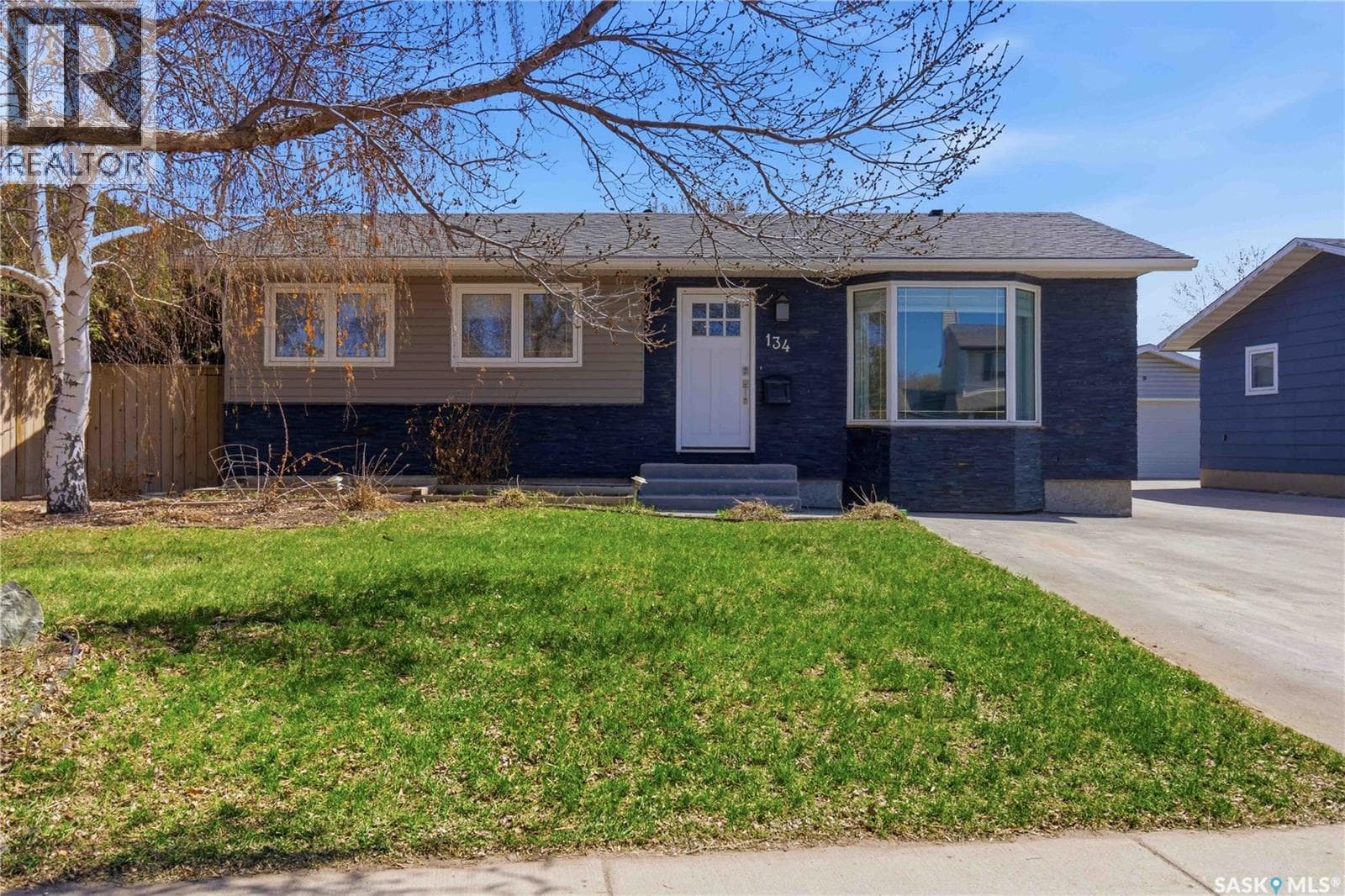134 Russell ROAD — photo 3