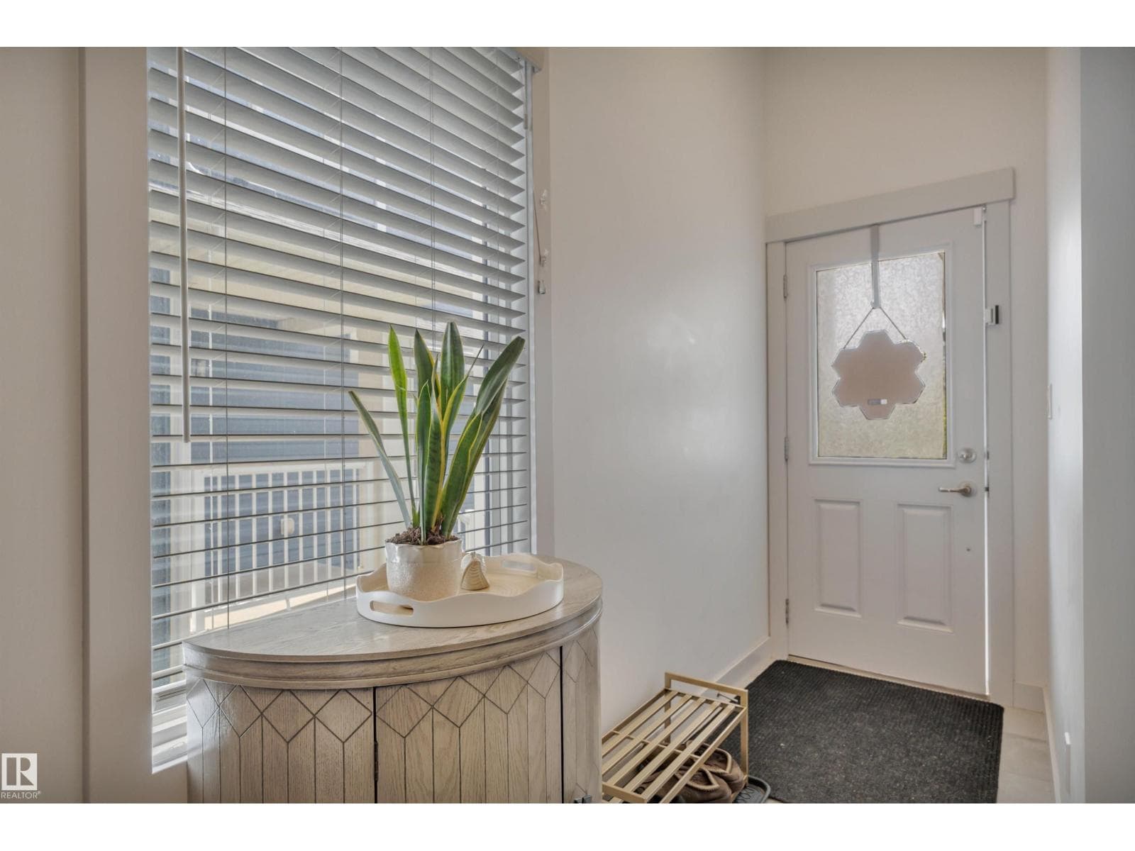 560 STURTZ LI — photo 5