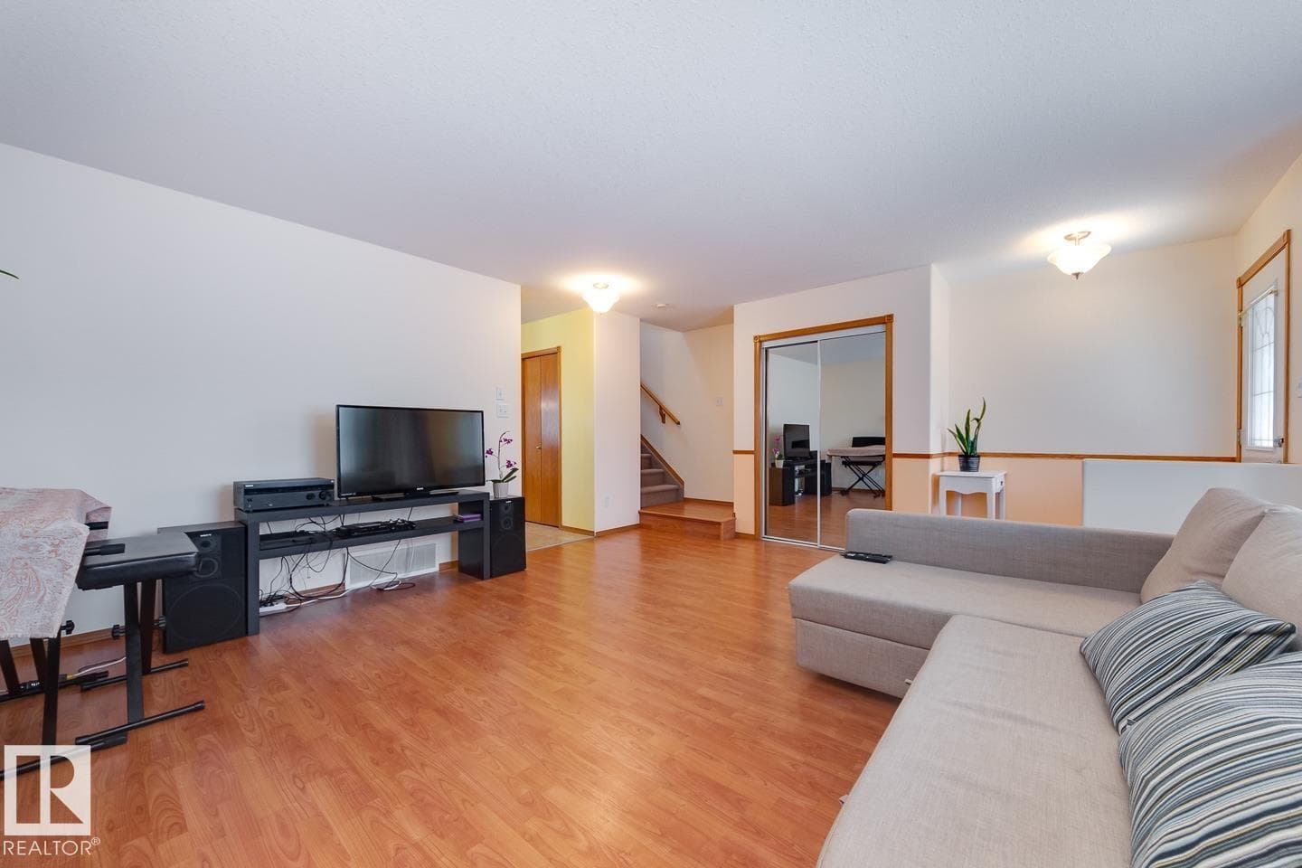 10816 67 AV NW — photo 5