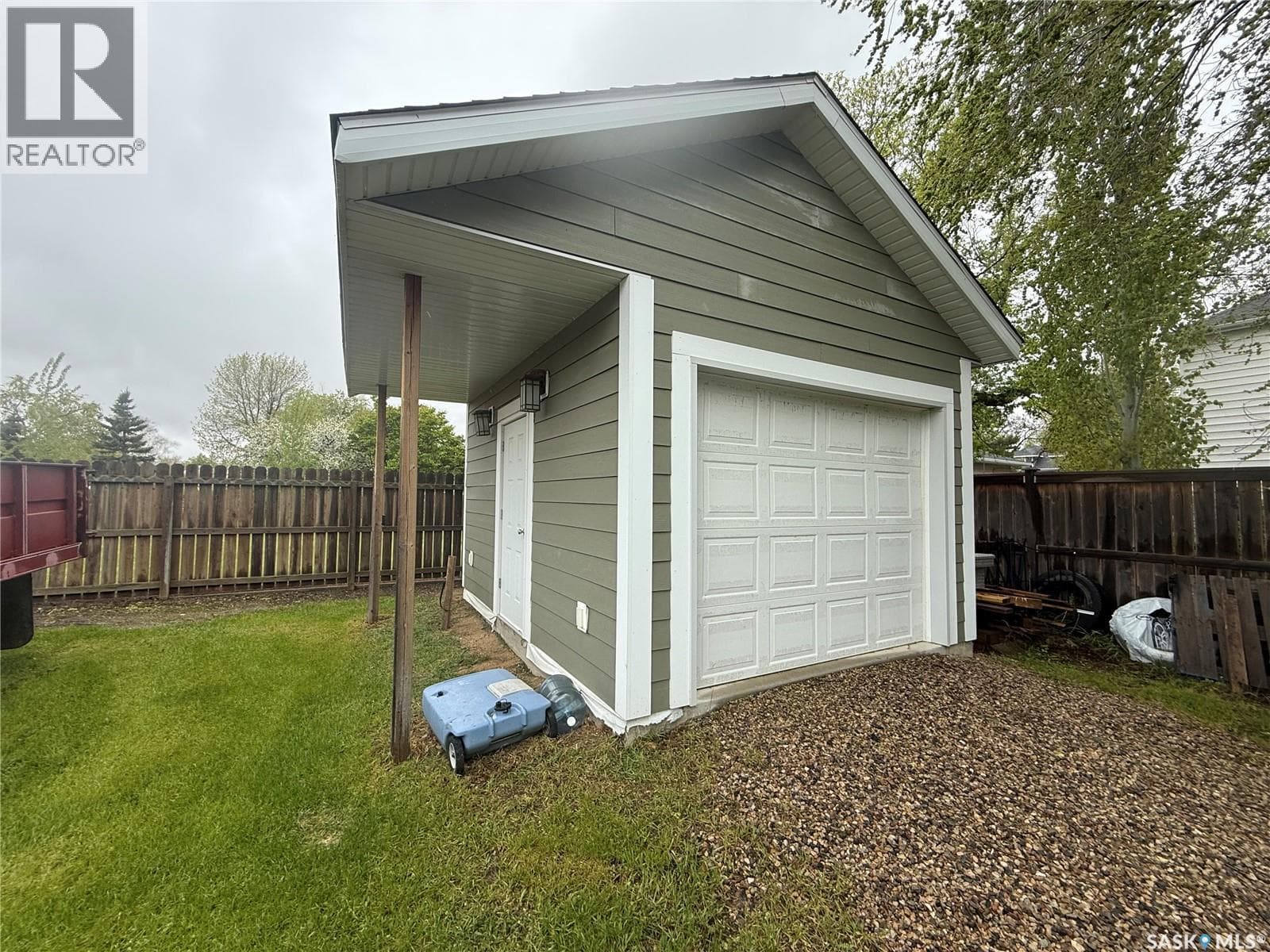 787 Hartney AVENUE — photo 3
