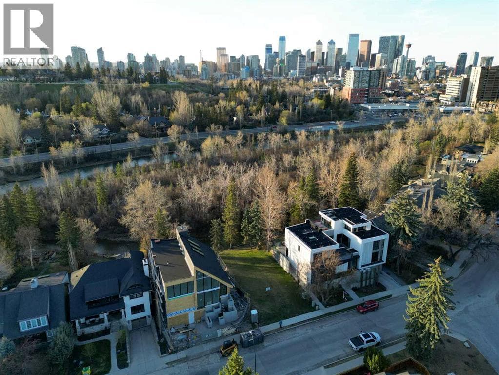 714 Rideau Road SW — photo 2