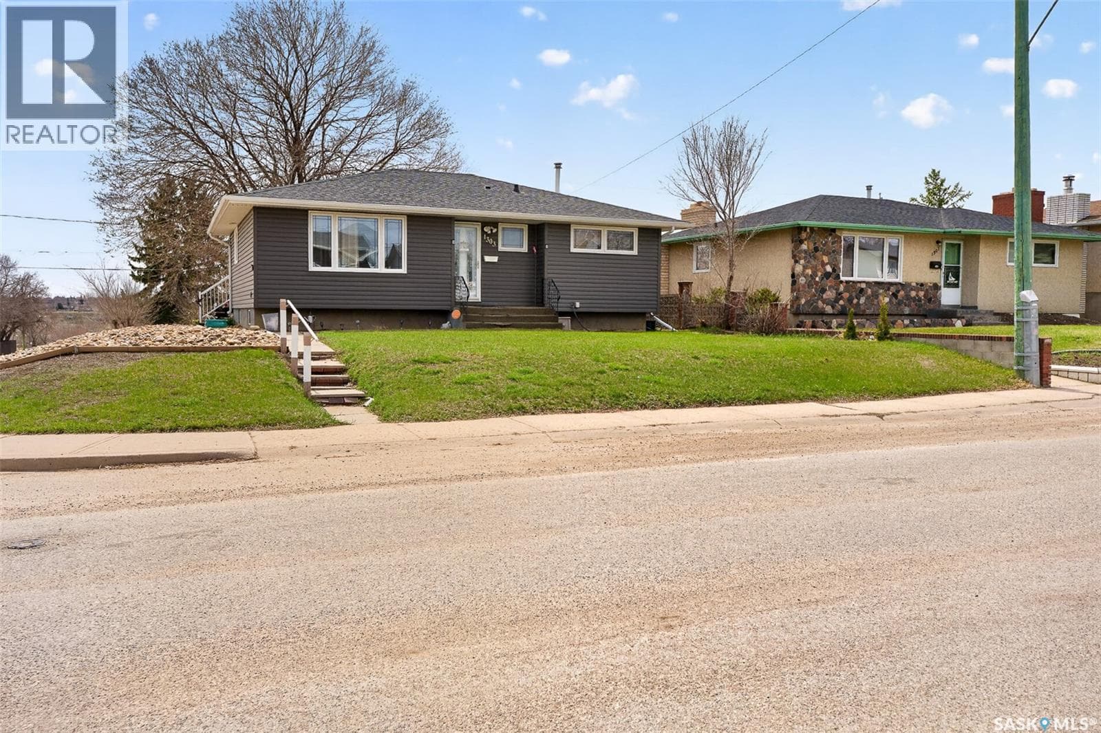 1303 Athabasca STREET W