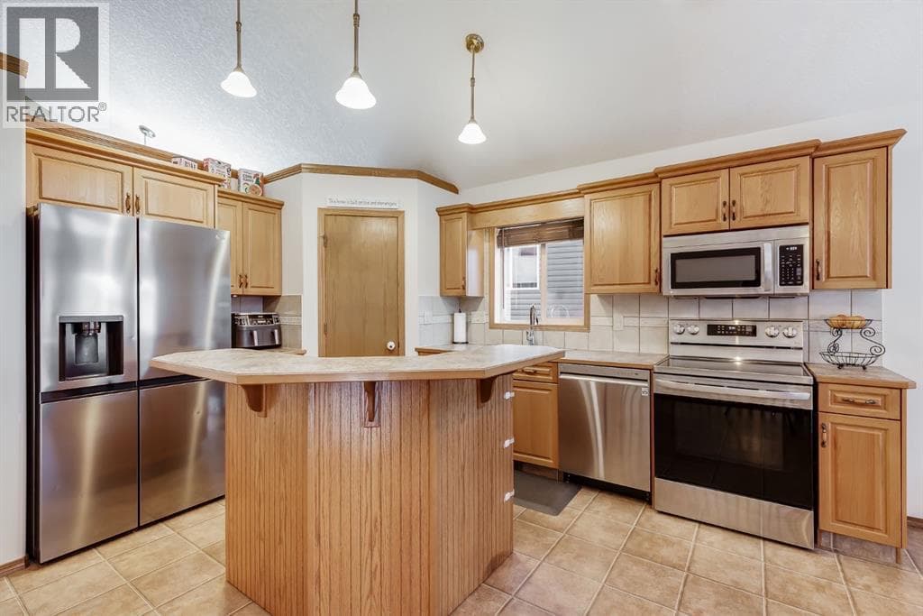 4 bed 4 bath single family at 45 Thornfield Close SE — $625,000 — photo 7