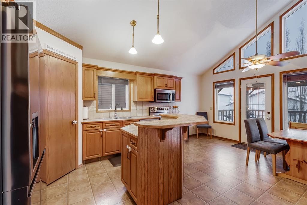 4 bed 4 bath single family at 45 Thornfield Close SE — $625,000 — photo 6