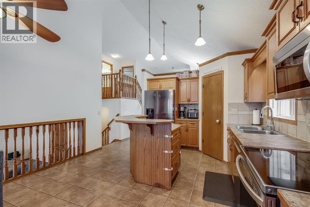 4 bed 4 bath single family at 45 Thornfield Close SE — $625,000 — photo 8