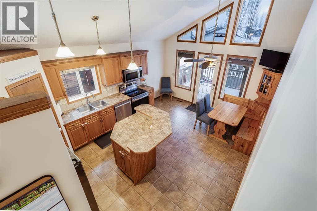 4 bed 4 bath single family at 45 Thornfield Close SE — $625,000 — photo 11