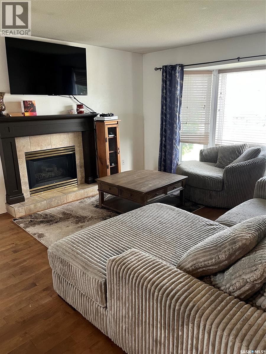 404 Petterson DRIVE — photo 2