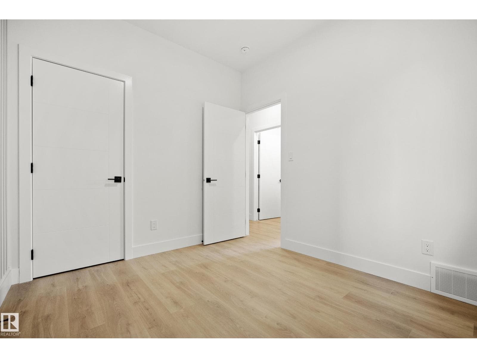 157 Caledon CR — photo 3