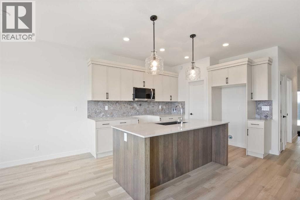 32 Sunrise Crescent N — photo 4
