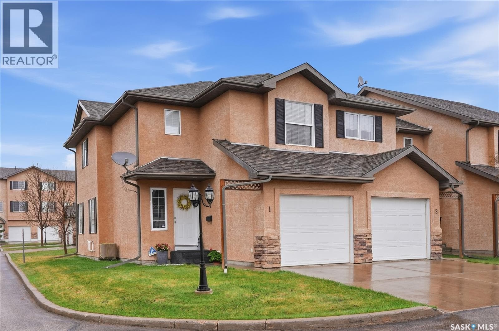 1 118 Pawlychenko LANE