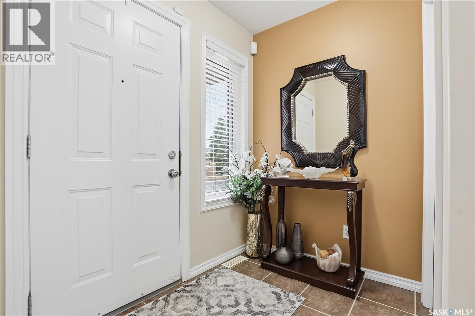 1 118 Pawlychenko LANE — photo 4