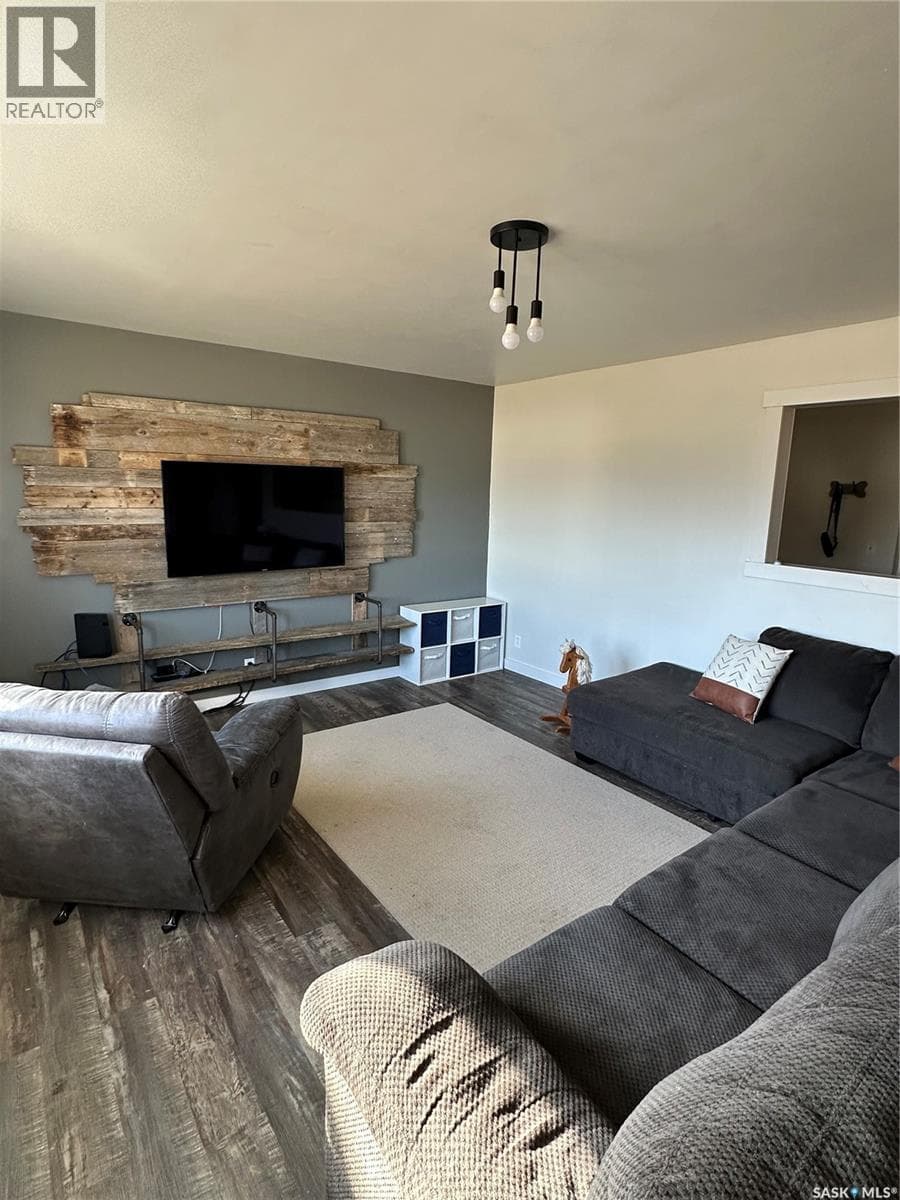 8368 Howard AVENUE — photo 2