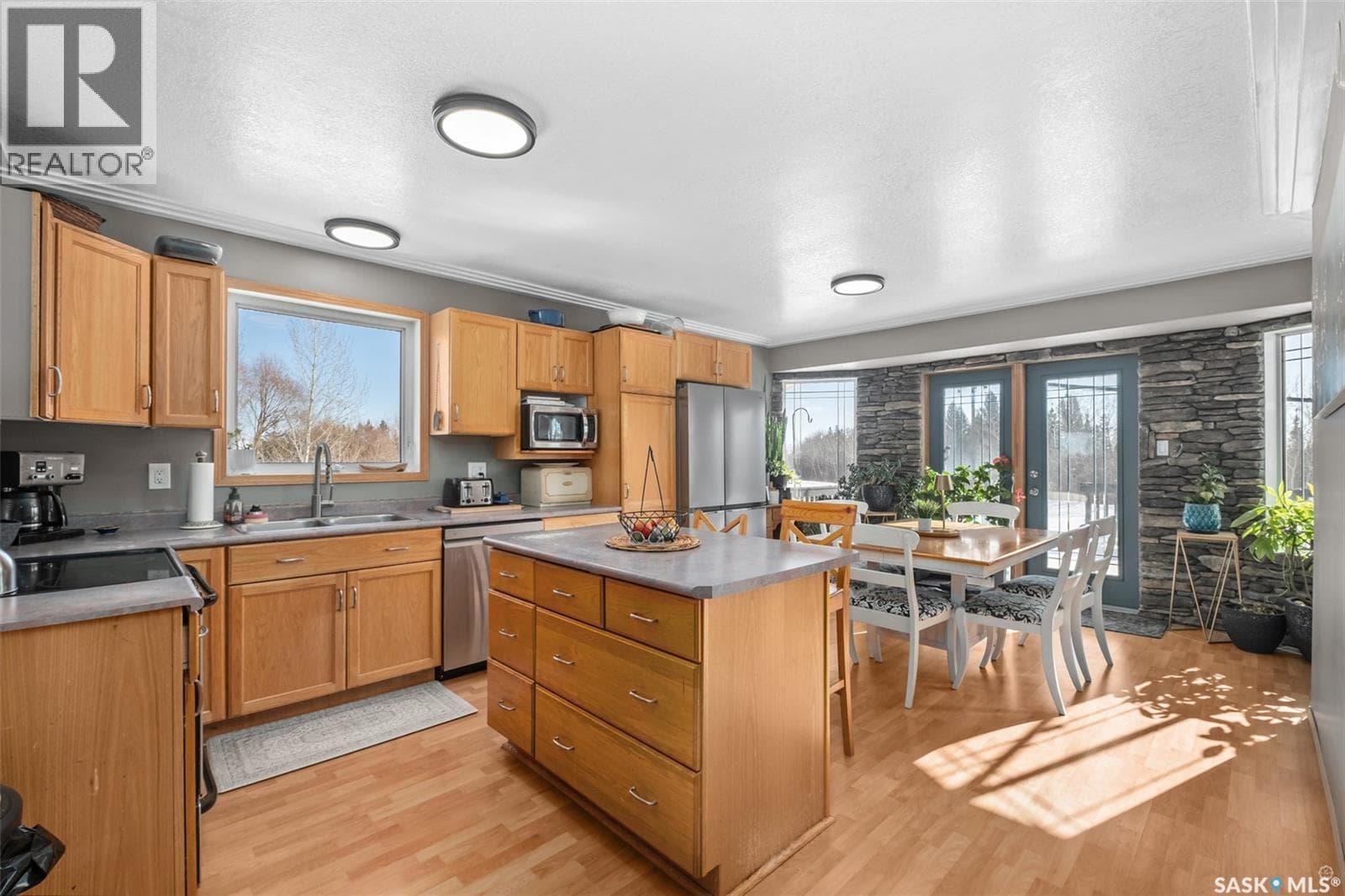 808 Lakeridge DRIVE — photo 2