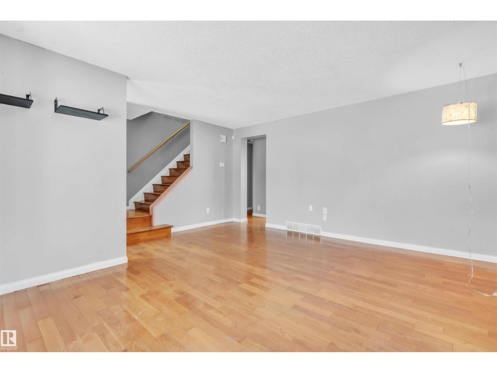 909 8 ST — photo 3