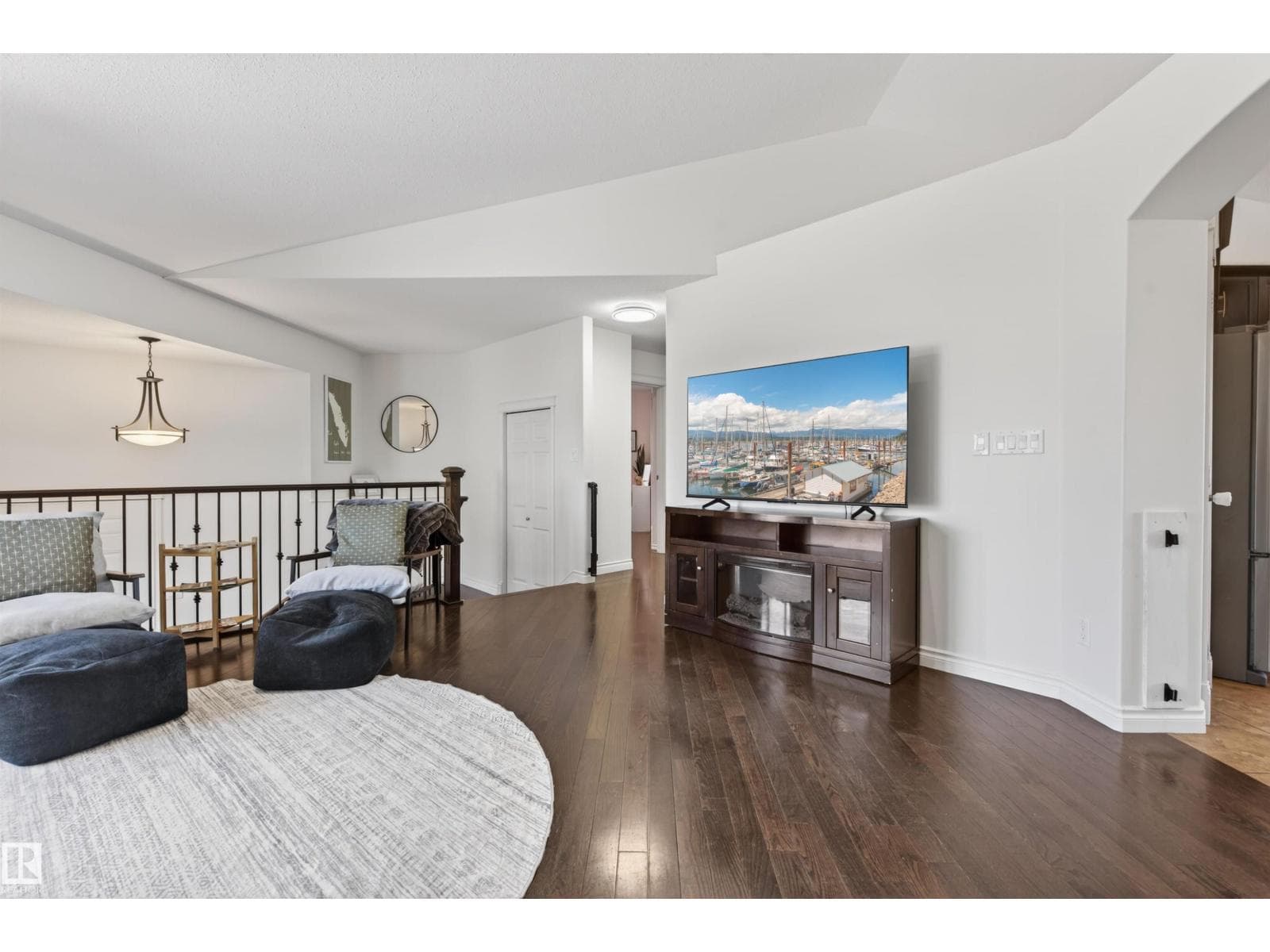 4905 58 AV — photo 3