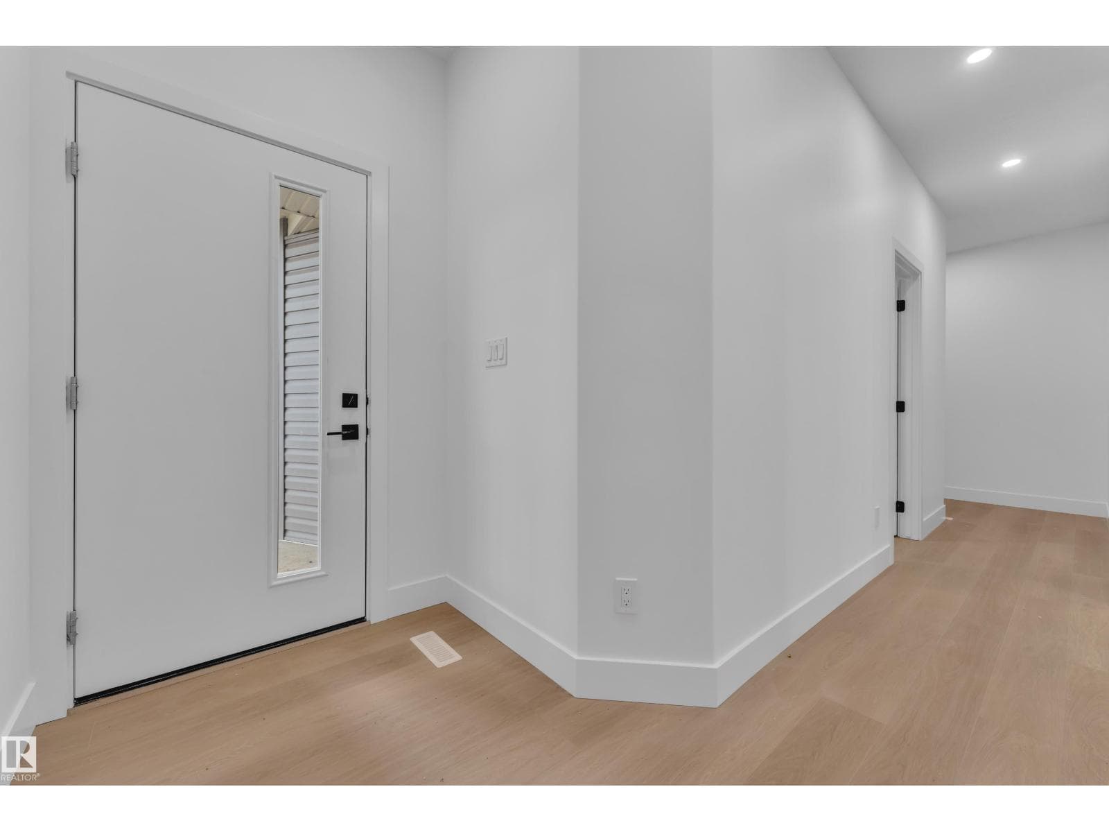 6226 45 AV — photo 4