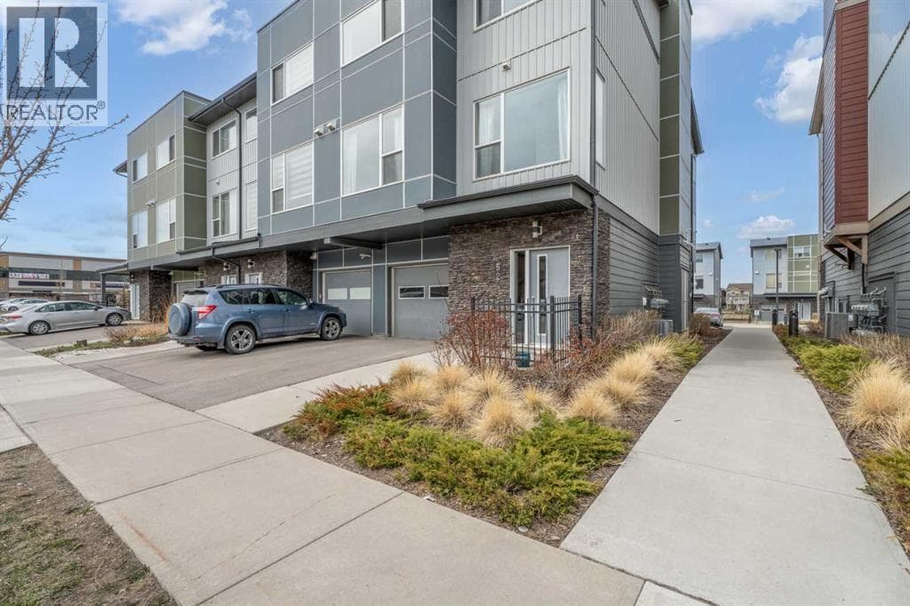 52 Saddlestone Drive NE — photo 2