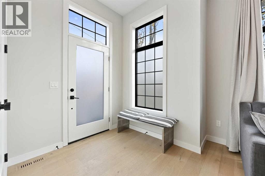 4929 20 Street SW — photo 2