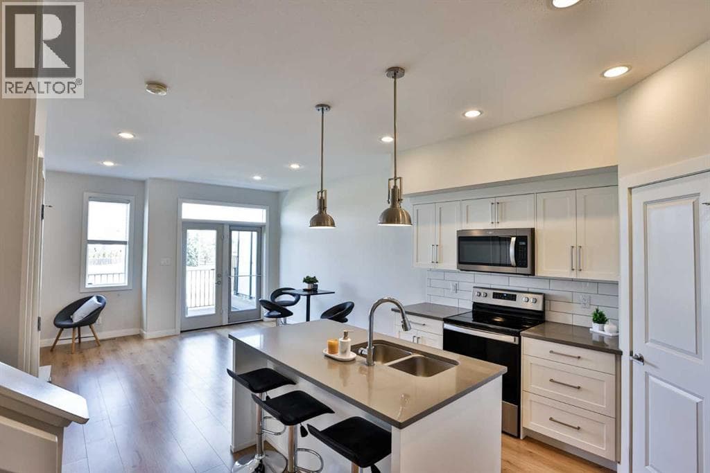 3, 65 Aquitania Circle W — photo 4