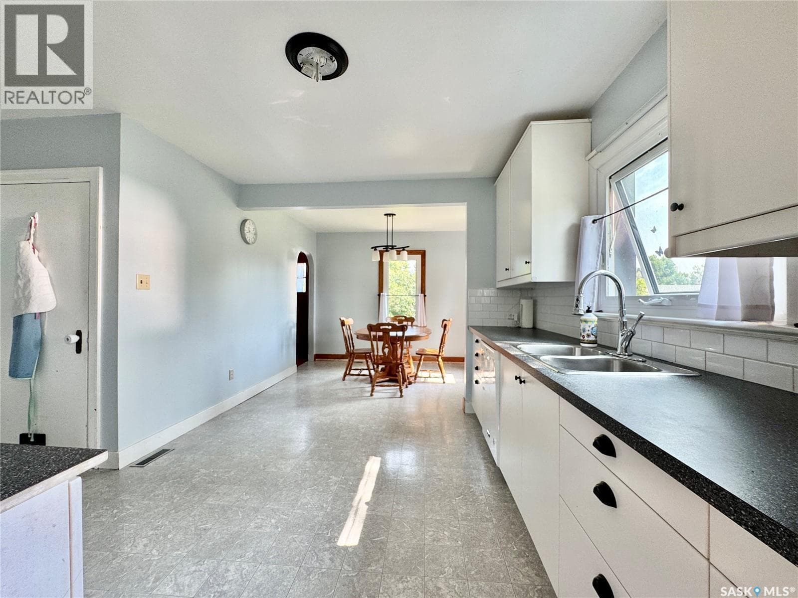 405 March AVENUE E — photo 4