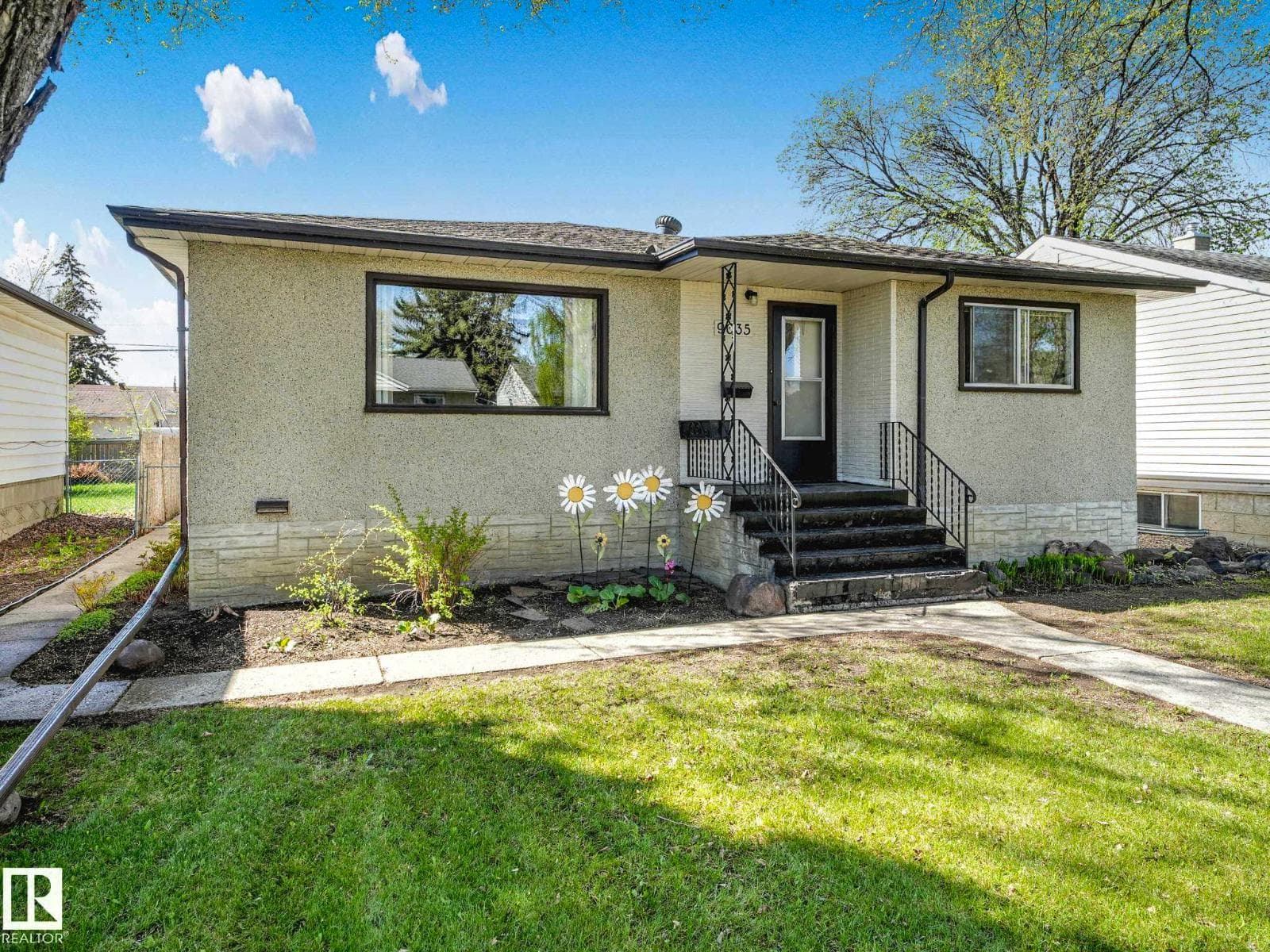 9635 64 AV NW — photo 4