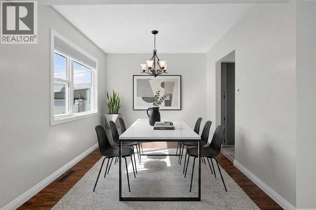 727 Macleay Road NE — photo 3