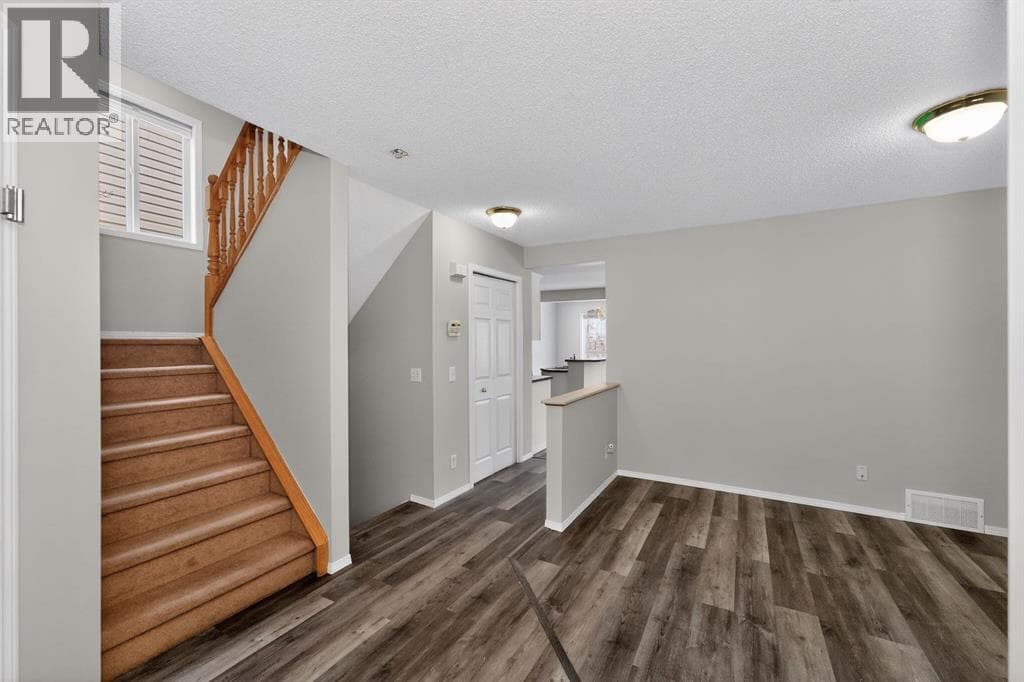 42 Royal Elm Drive NW — photo 5