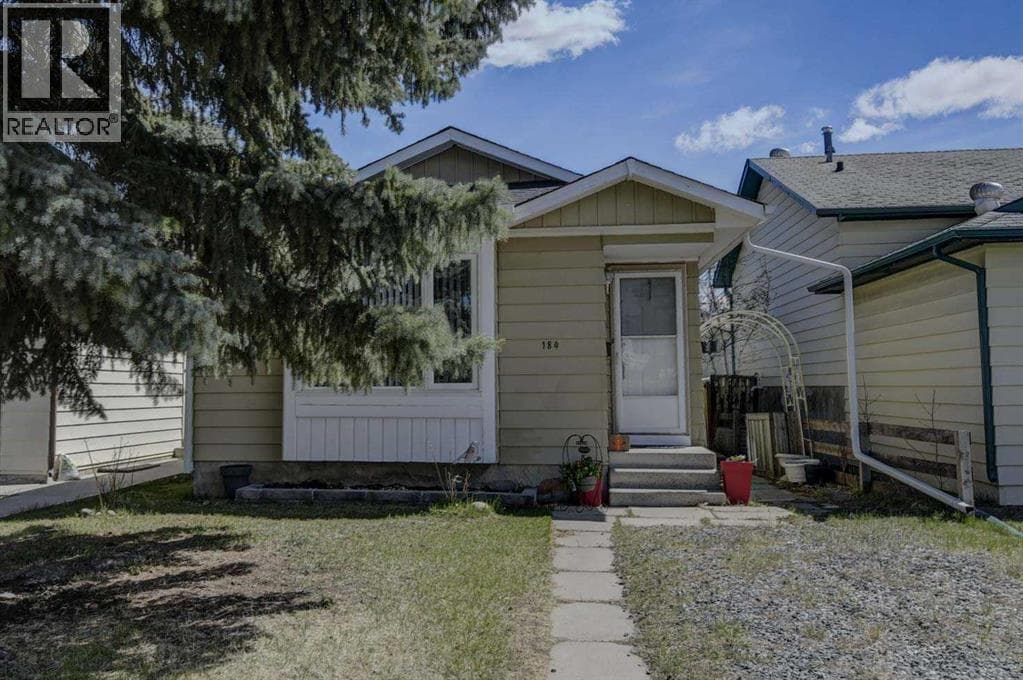 184 Erin Croft Crescent SE — photo 2