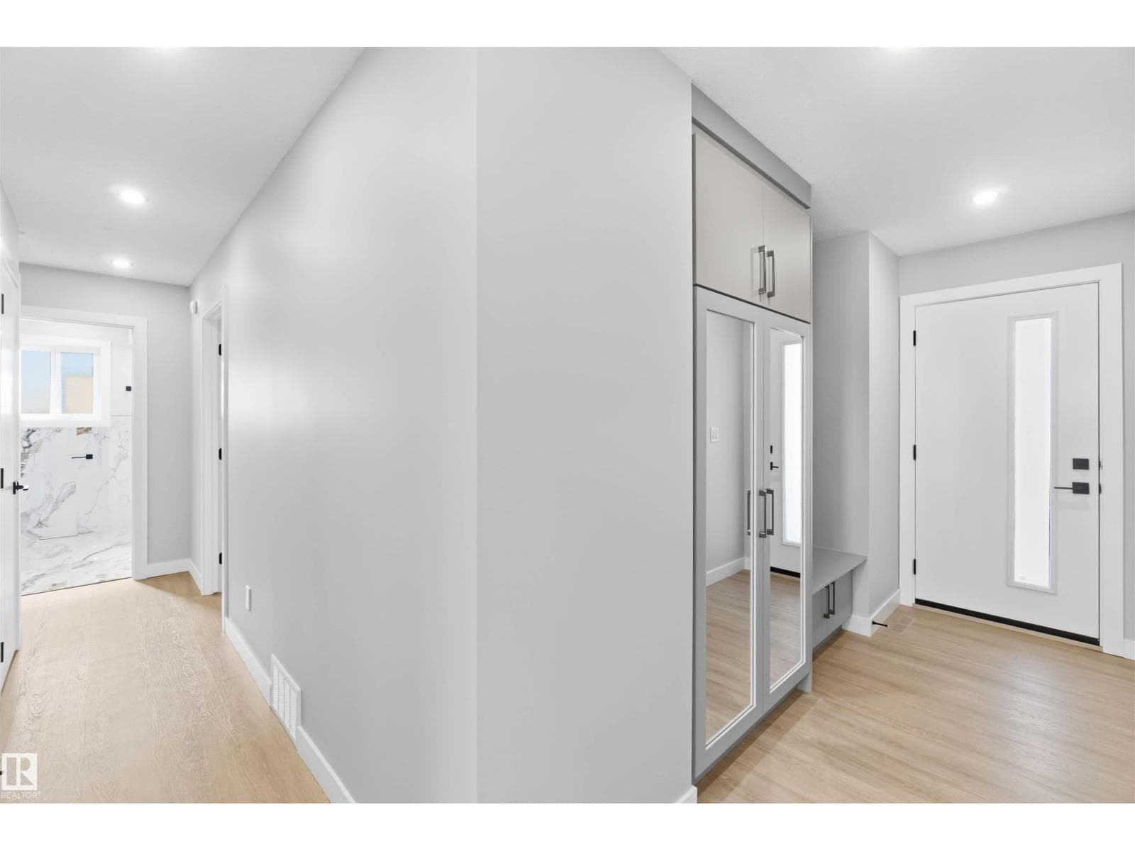 8736 66 AV NW — photo 4