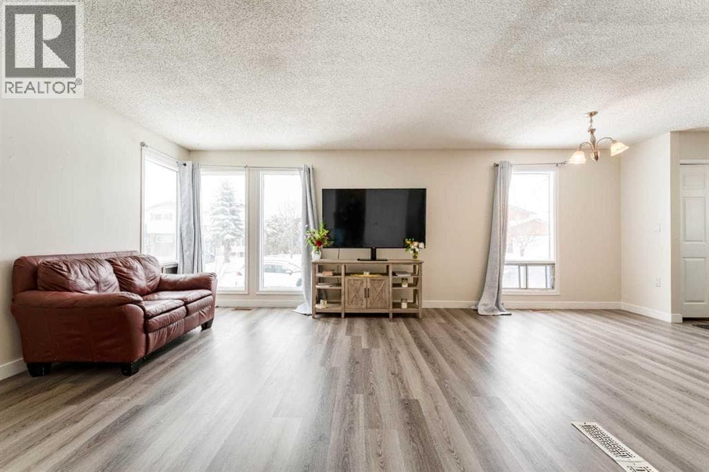 147 Templewood Drive NE — photo 5