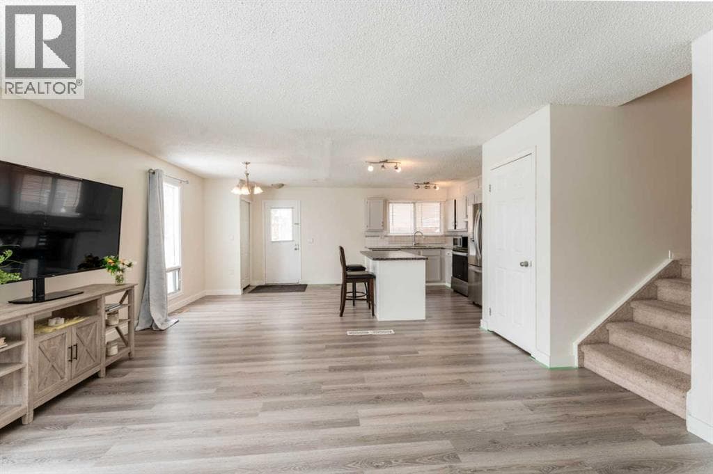 147 Templewood Drive NE — photo 3