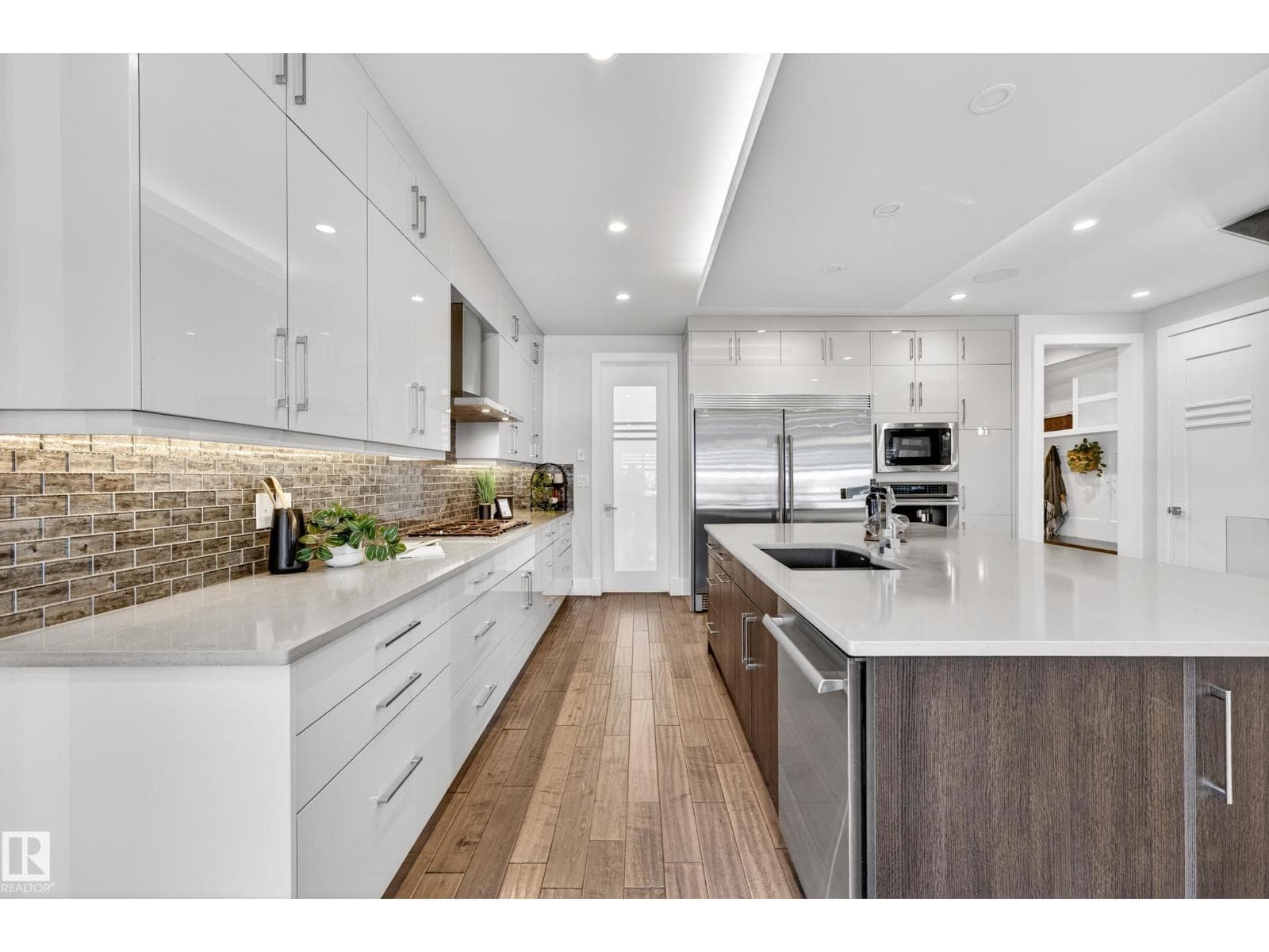 14132 97 AV NW — photo 2