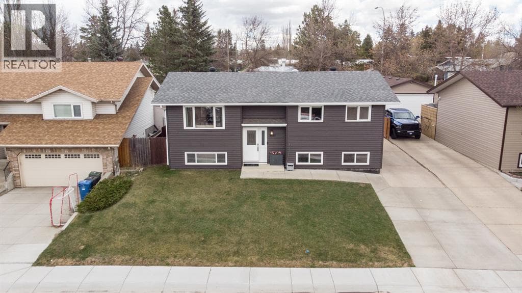 3840 52A Avenue — photo 2