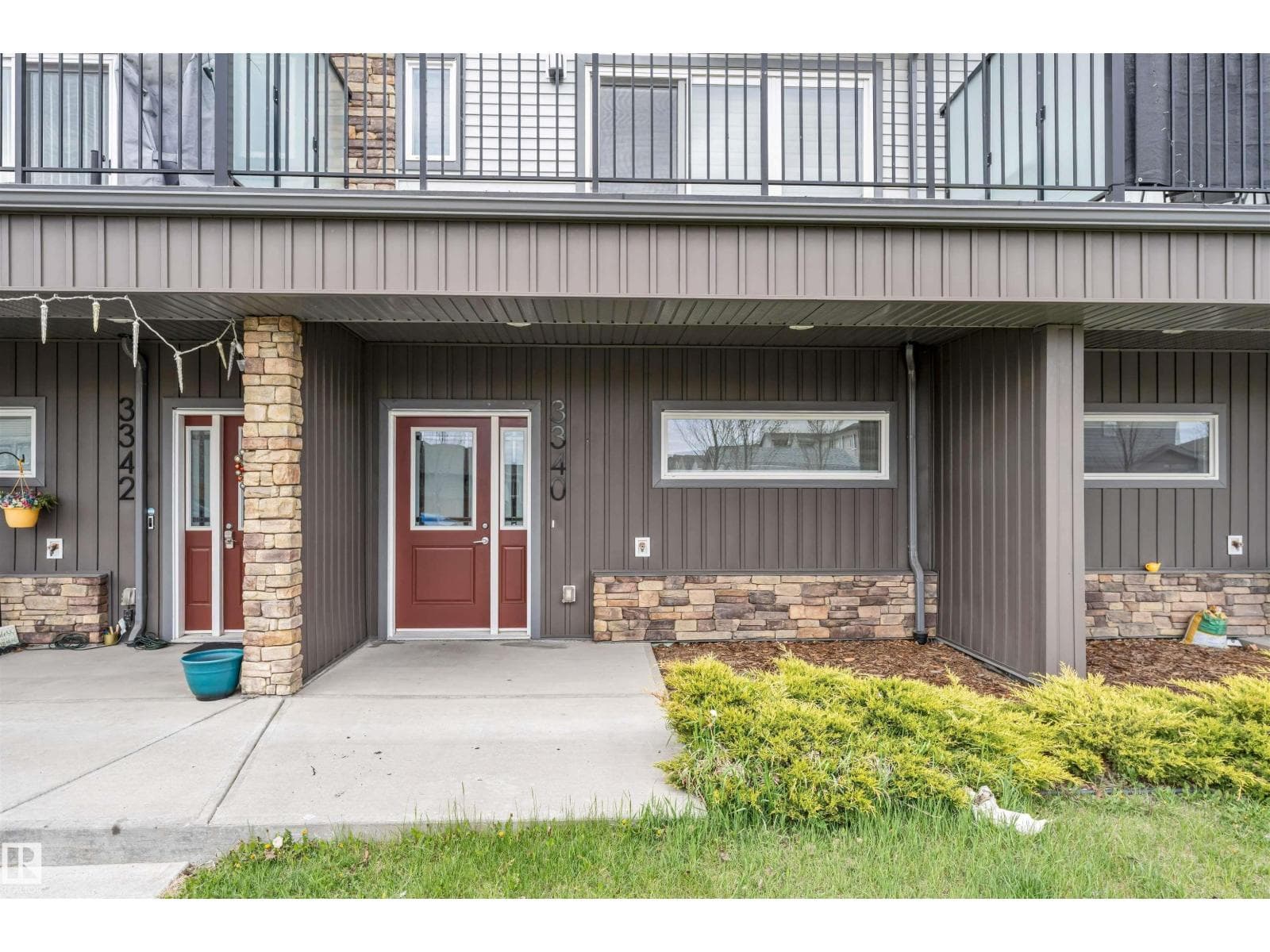3340 15a AV NW — photo 2