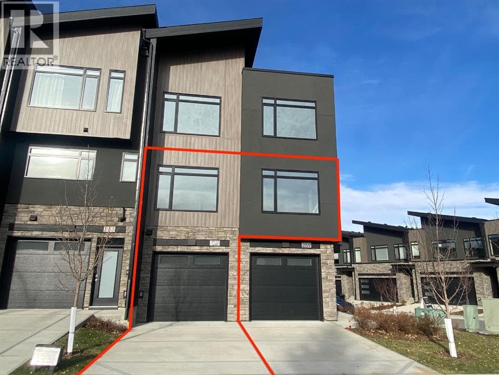 261 Royal Elm Road NW