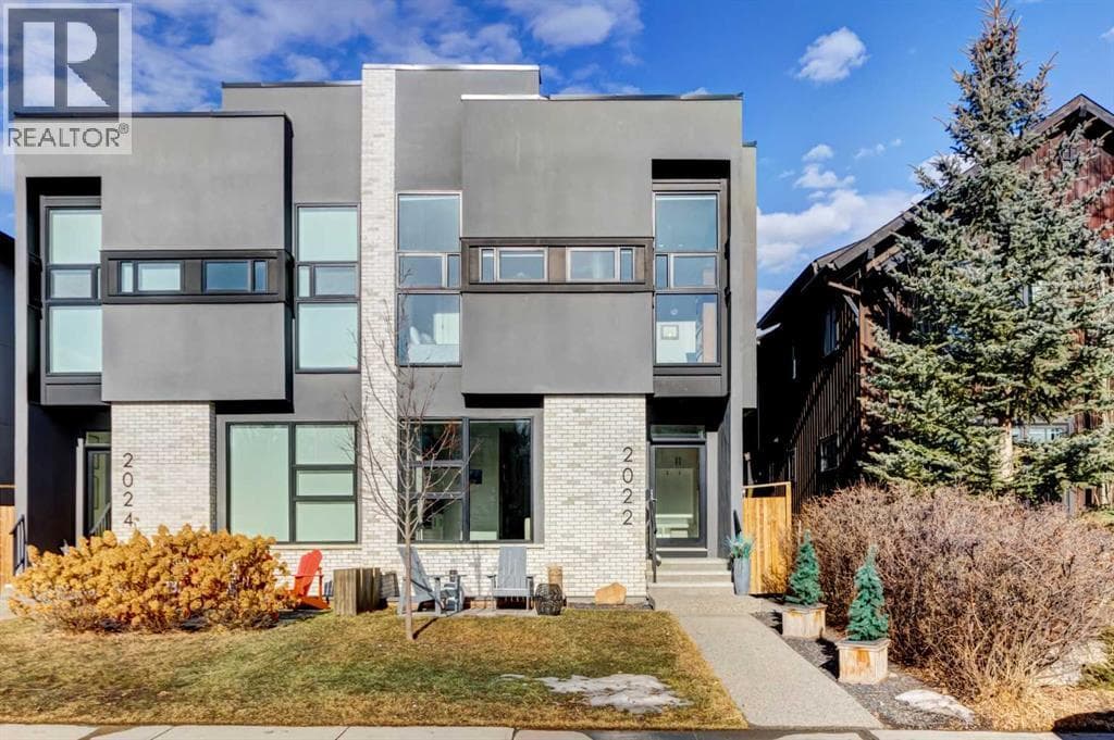 2022 44 Avenue SW — photo 2
