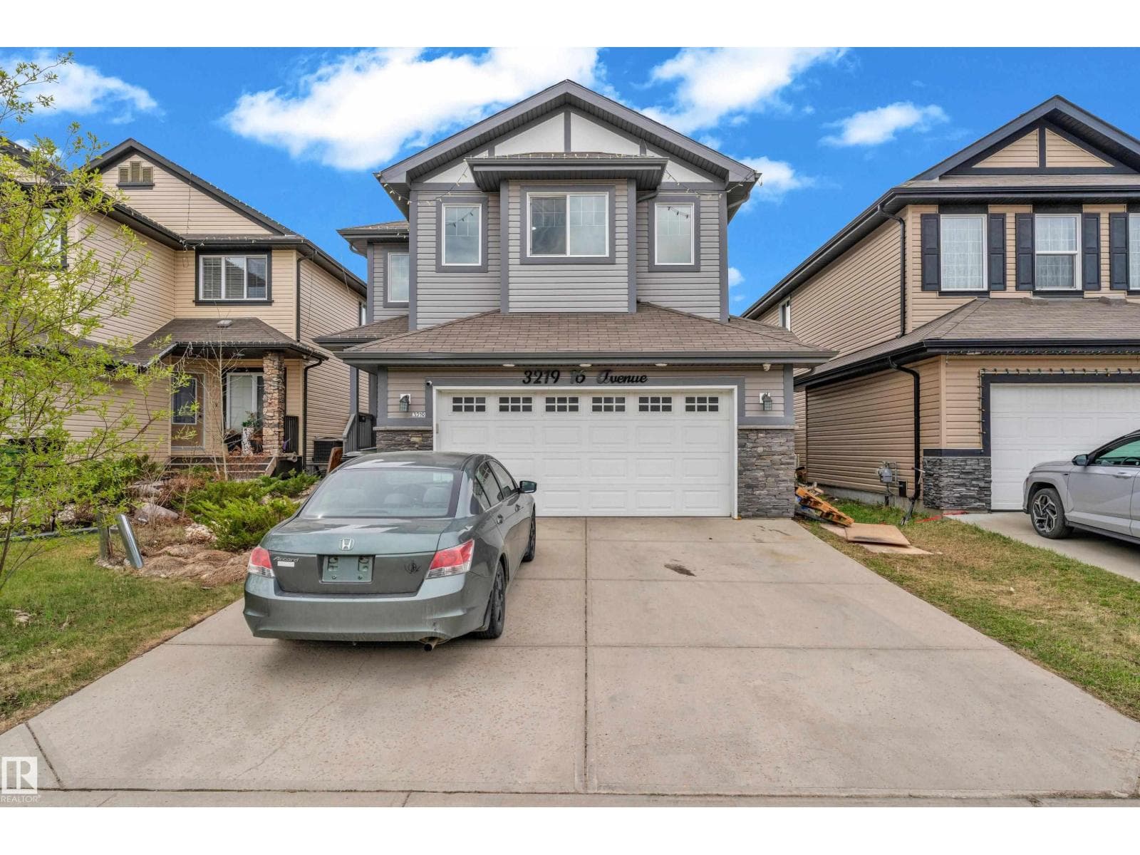 3219 16 AV NW