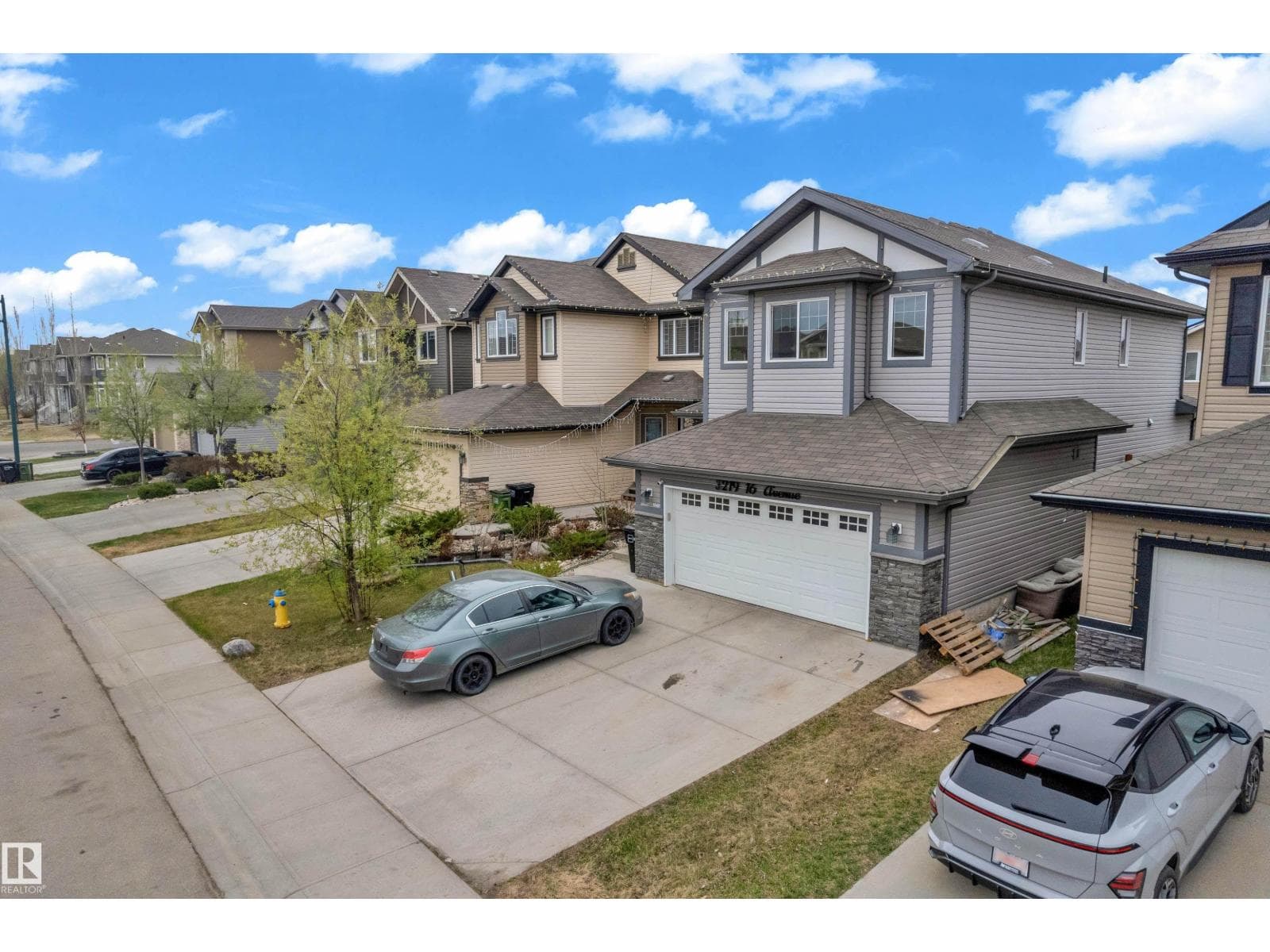 3219 16 AV NW — photo 2