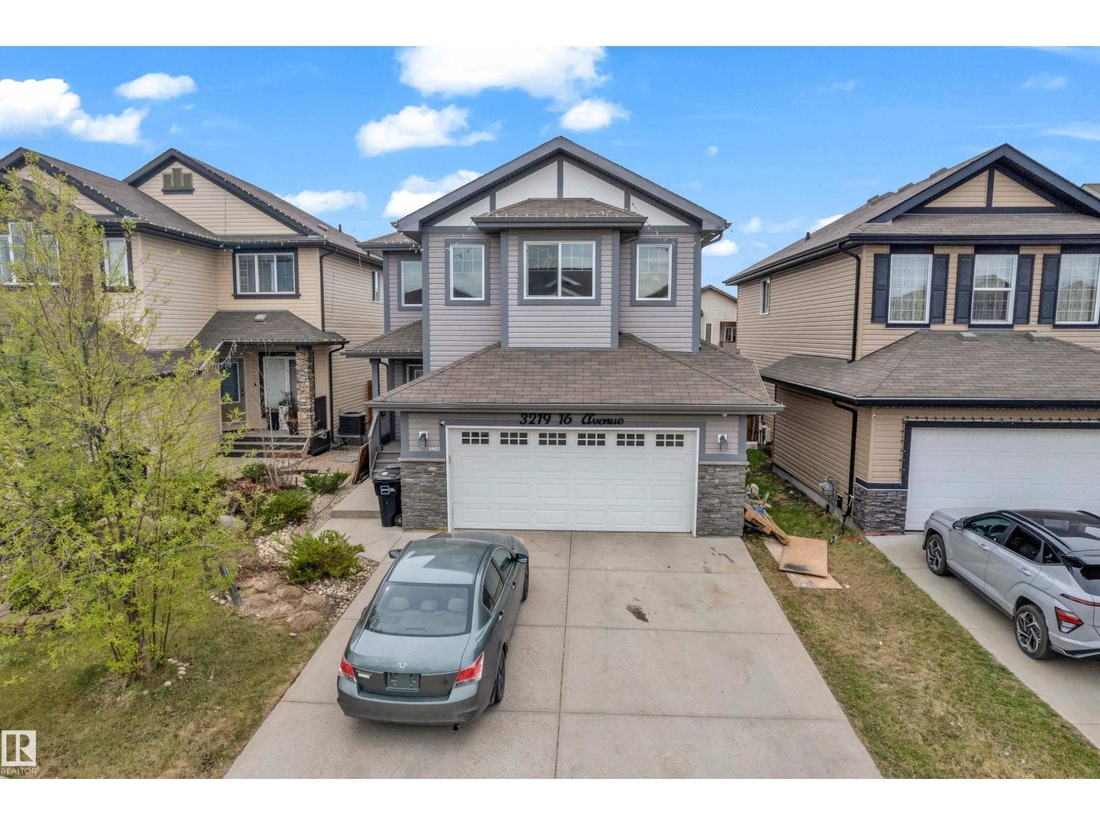 3219 16 AV NW — photo 5