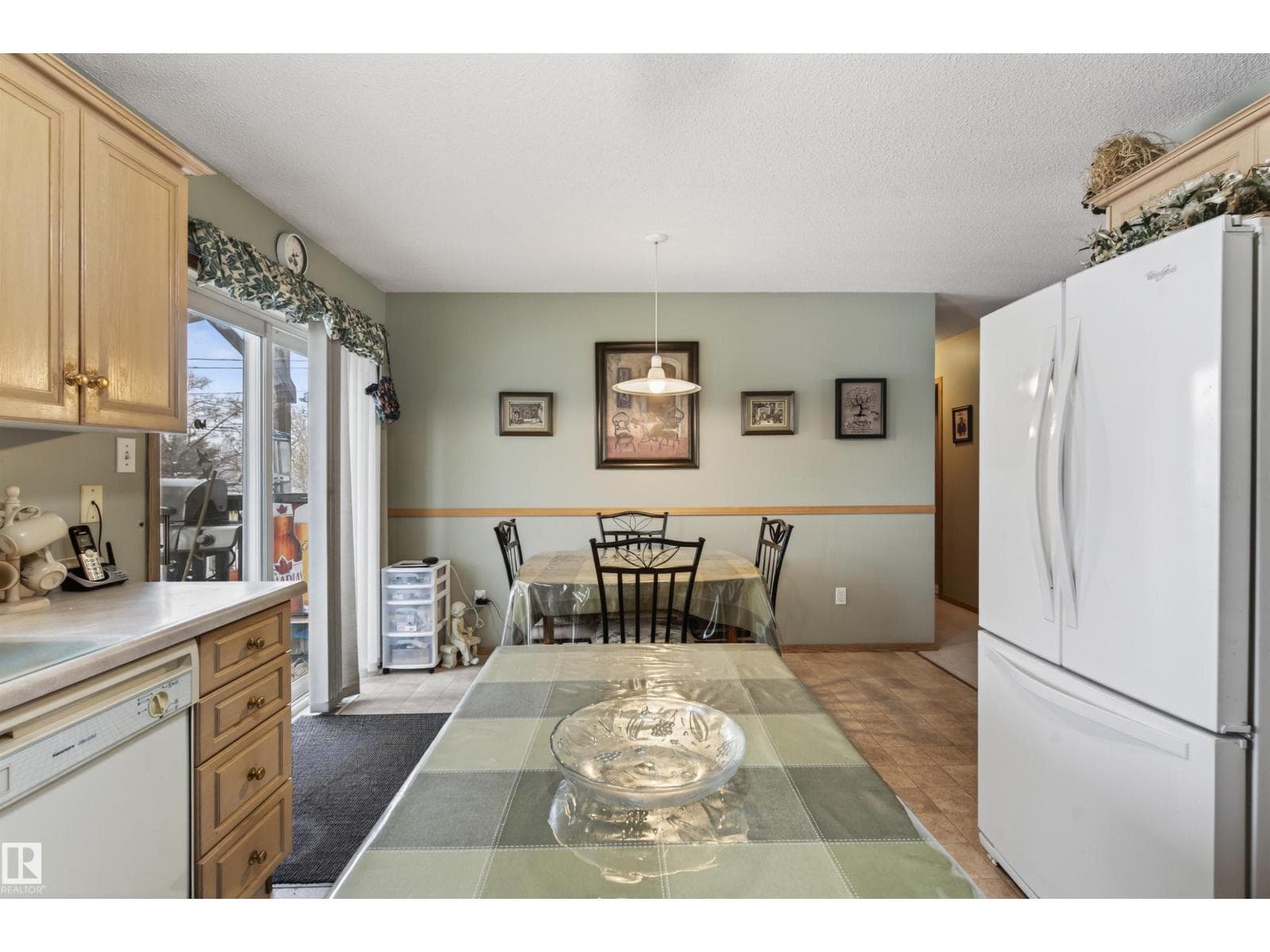 6111 53 AV — photo 5