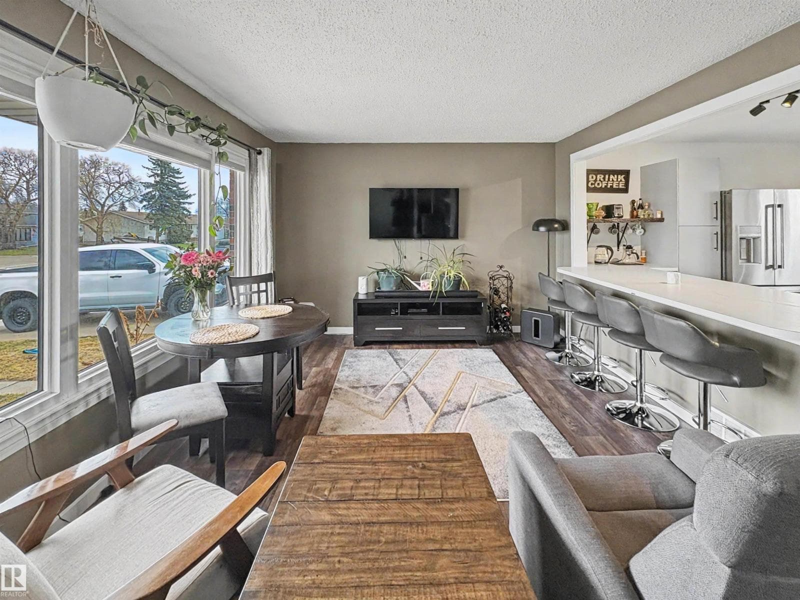4506 47 AV — photo 2