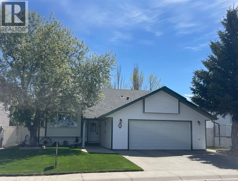 16 Upland Street W