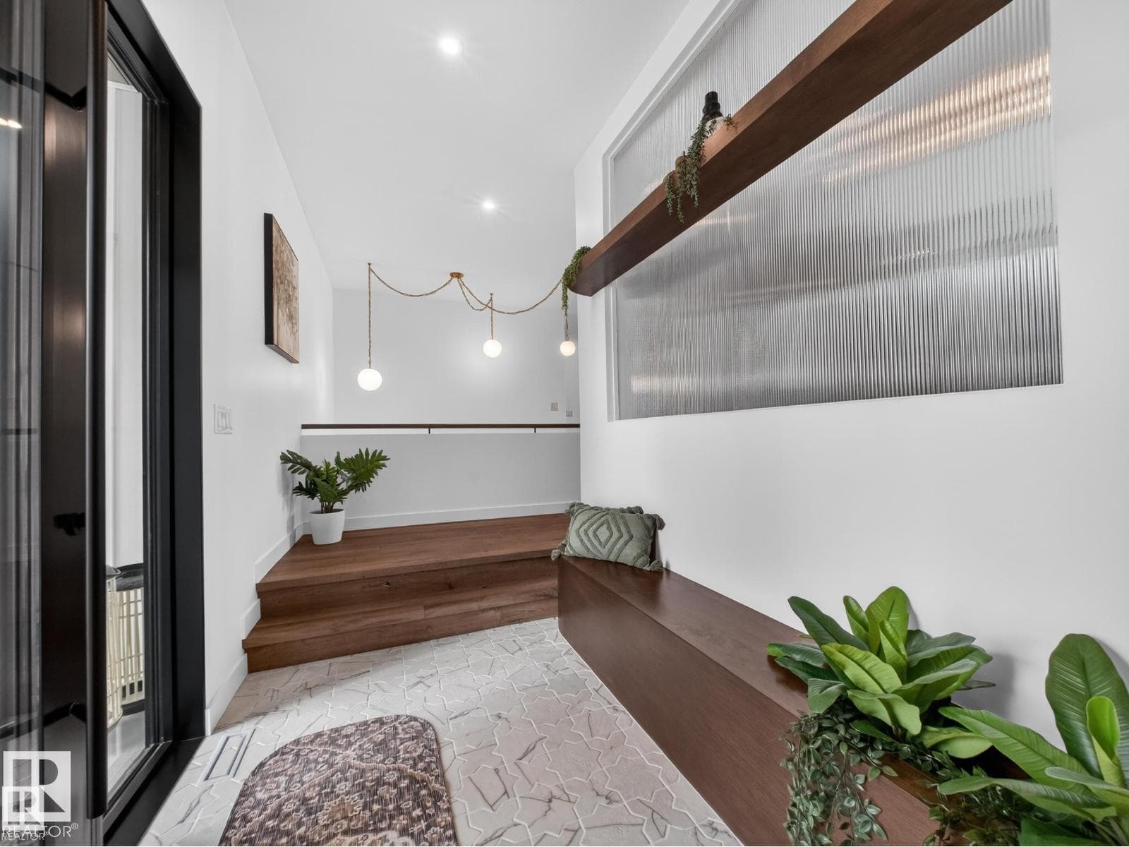 7104 54 AV — photo 2