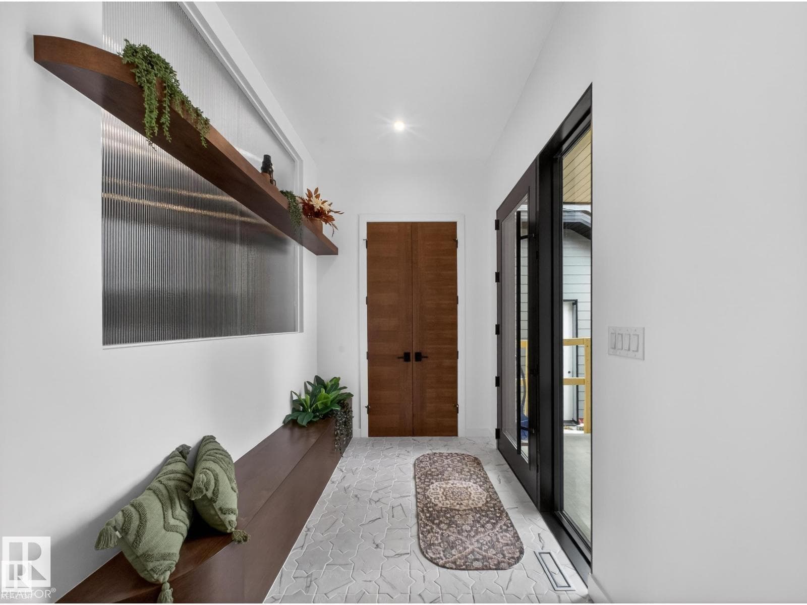 7104 54 AV — photo 4