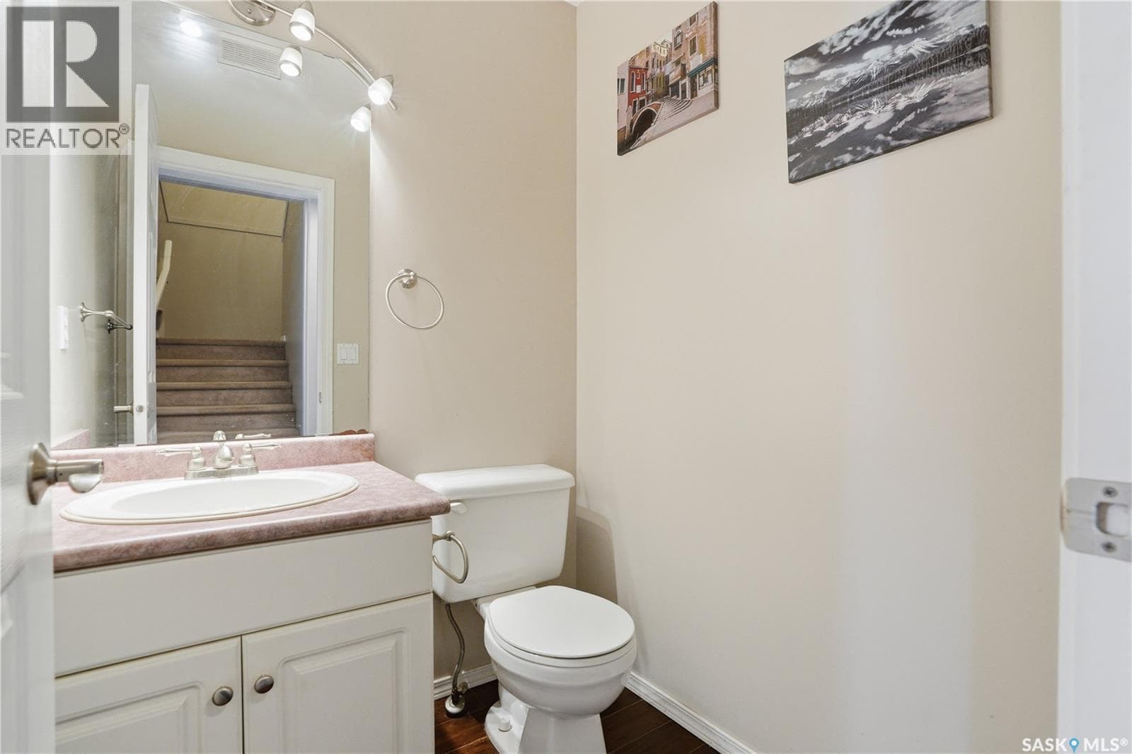 18 410 Keevil CRESCENT — photo 4