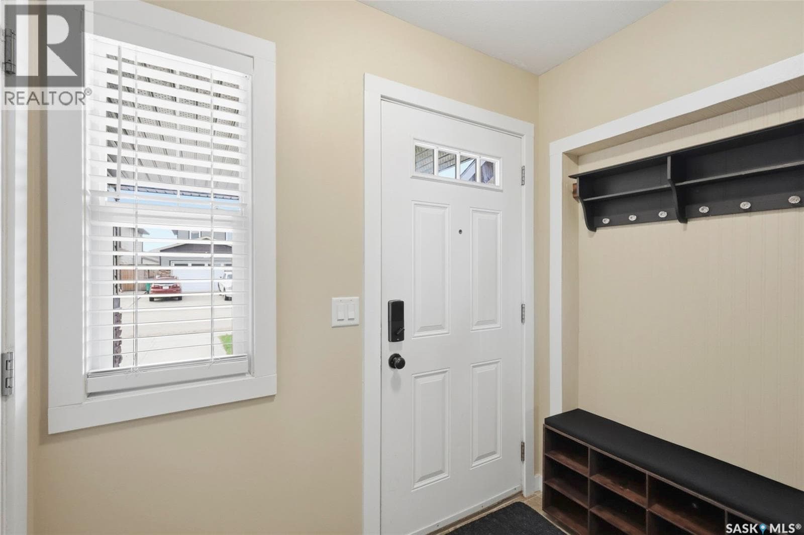 451 Henick CRESCENT — photo 3