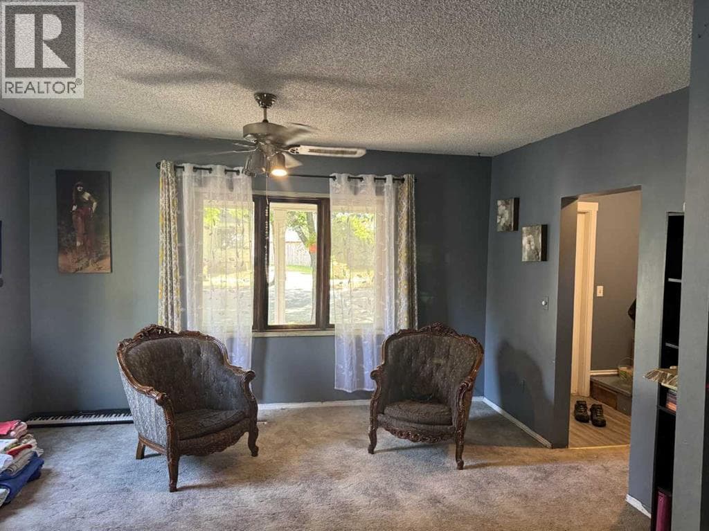 5228 48 Street — photo 2