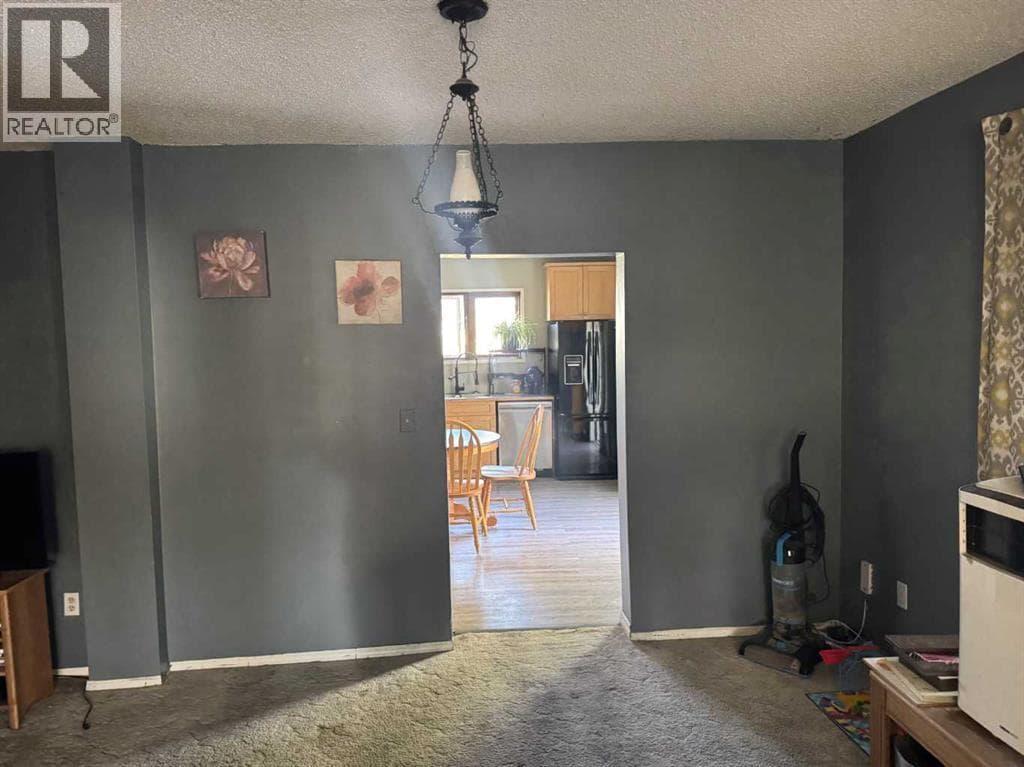 5228 48 Street — photo 3